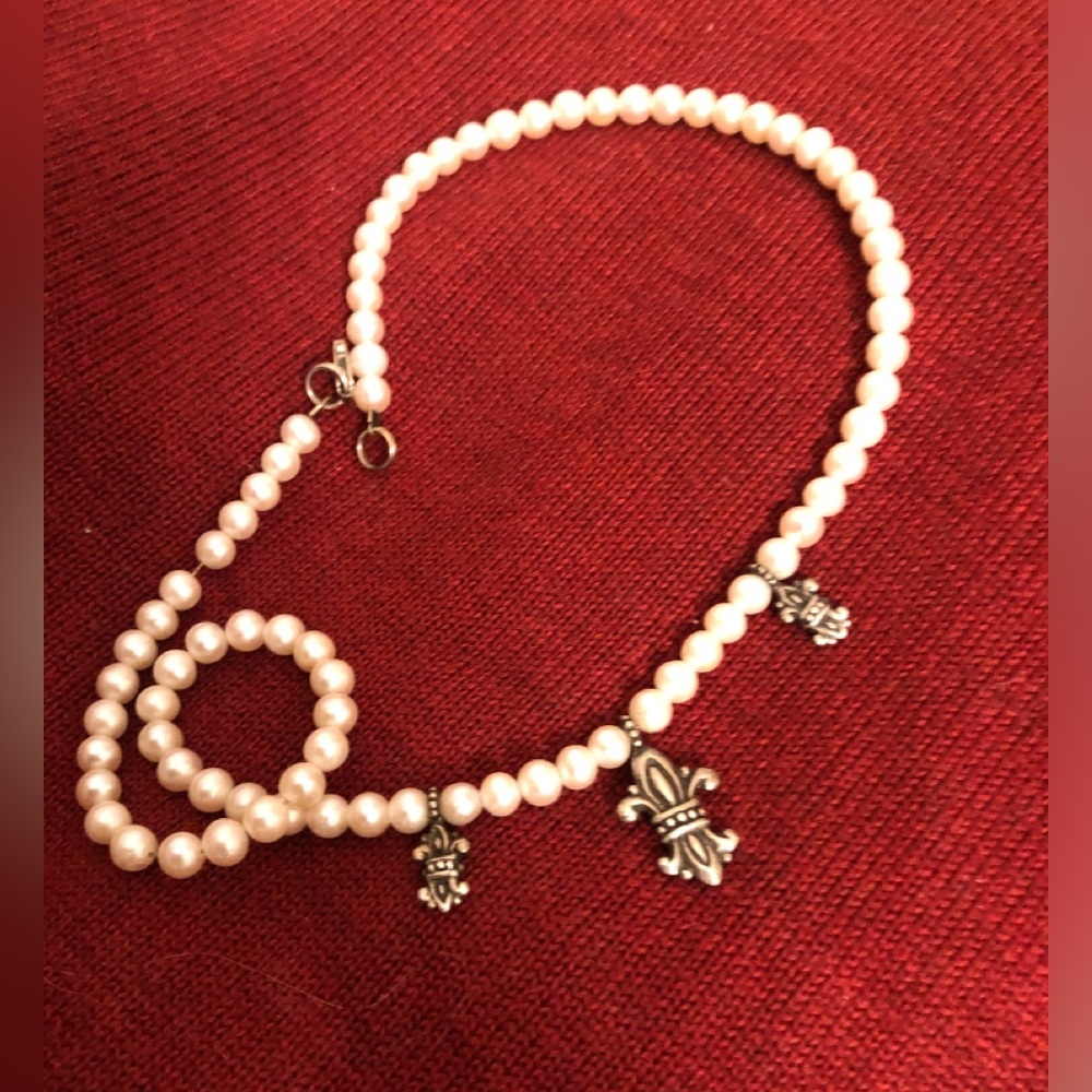Elegant Pearl Necklace  Silver Fleur de Lis. #MothersDay gift #Graduation gift!